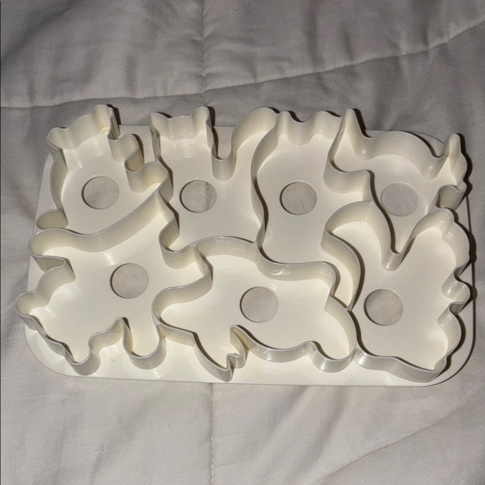 Vintage Tupperware double duty jello wigglers / cookie cutter set. 7 Animals